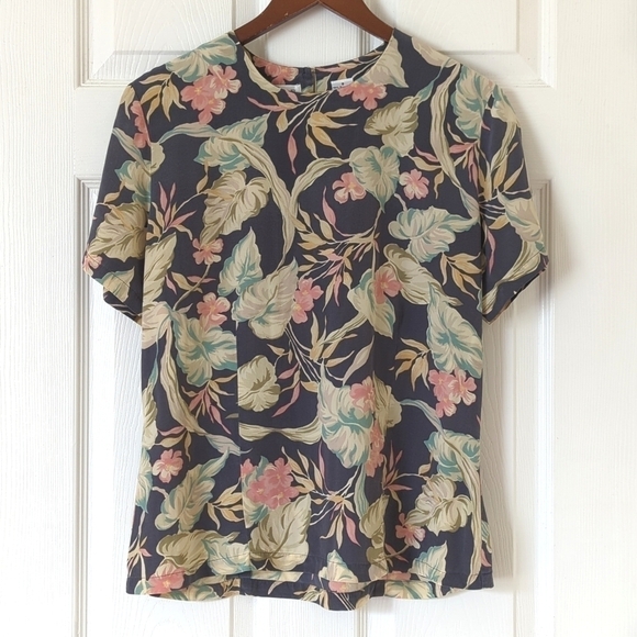 Chaus Tops - Chaus 90's Vintage 100% Silk Light Floral Short Sleeve Round Neck Blouse Gray 8